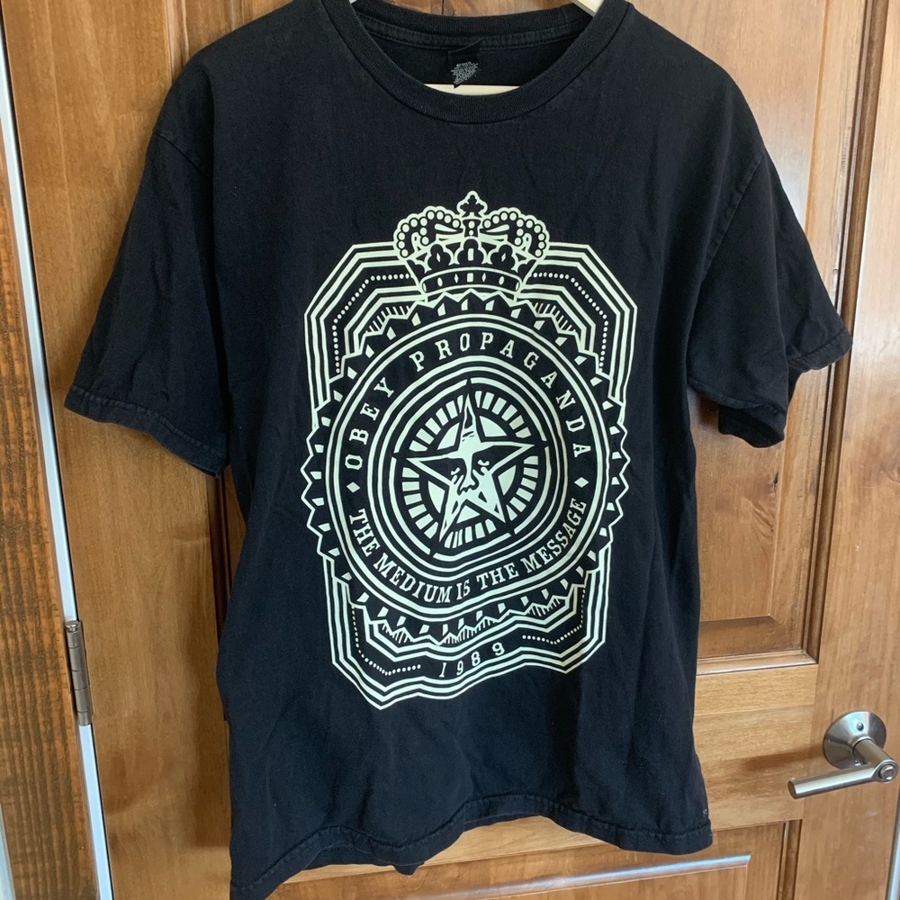 Obey Mens Large Graphic Tee